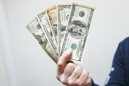 Красноярец пытался соблазнить таможенника в Новосибирске