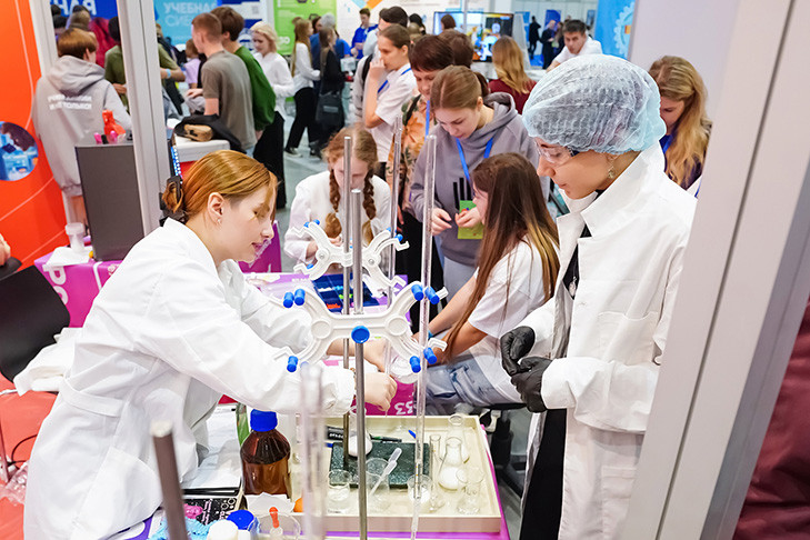 Учебная Сибирь–2025: форум, где педагоги вдохновляются, дети делают первые шаги в профессию, а родители получают ответы на важные вопросы