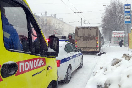 Житель Новосибирска погиб на остановке под колесами автобуса №34