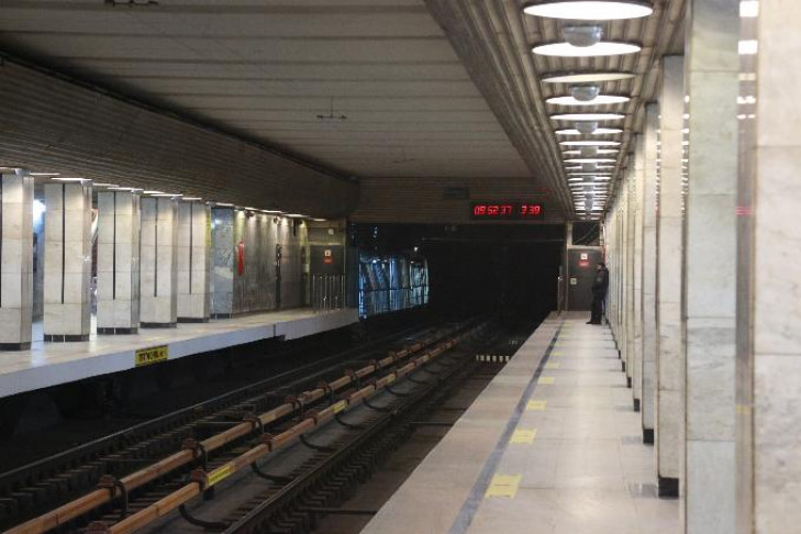 Пассажирка метро упала  с платформы на станции «Речной вокзал» в Новосибирске
