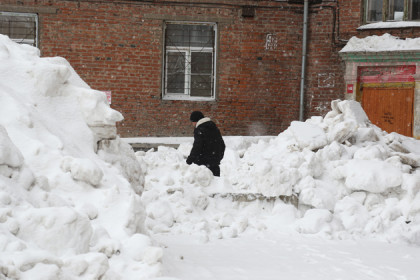 Как заставить жилищников чистить снег во дворах