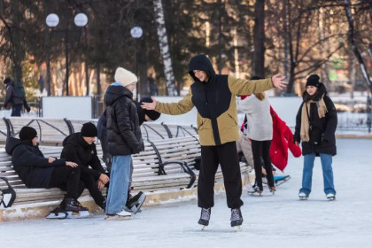 Рекорд массового катания на коньках за два дня поставили в Новосибирске