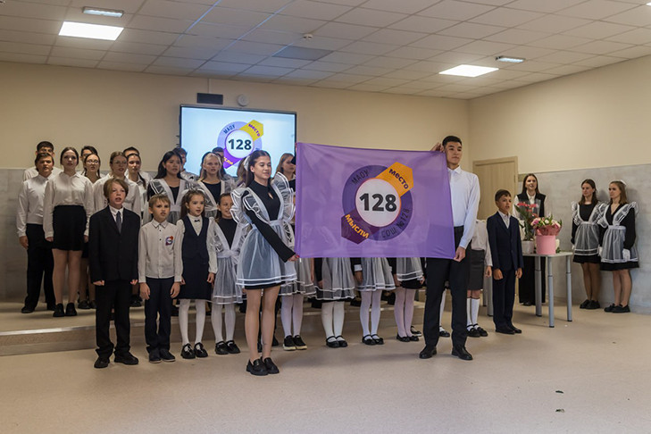 Теперь есть и актовый зал, и гардероб