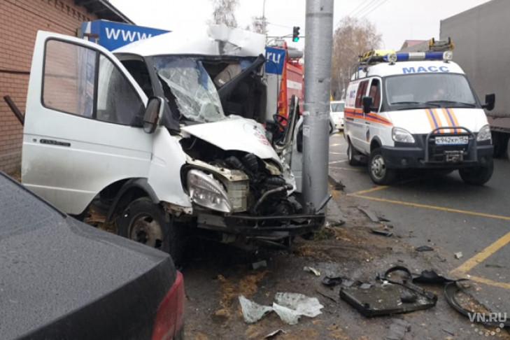 Водитель «ГАЗели» погиб, столкнувшись с автоледи на «Лексусе»