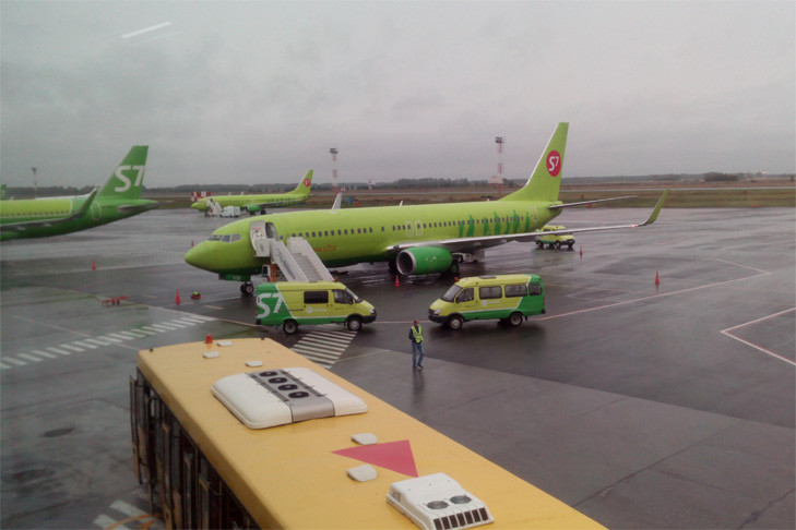 Самолет с пассажирами вернулся в аэропорт Новосибирска из-за неисправности