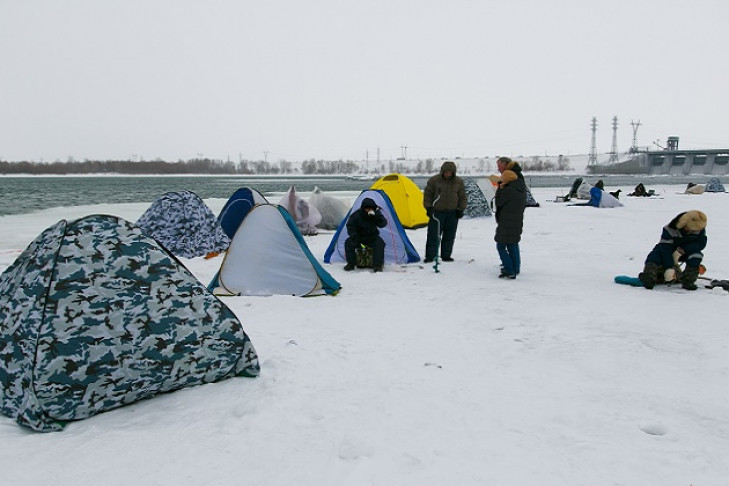Власти уточнили статус рыбаков на льду в Новосибирской области