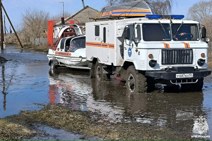 Спасатели стабилизировали половодье на реке Карасук под Новосибирском