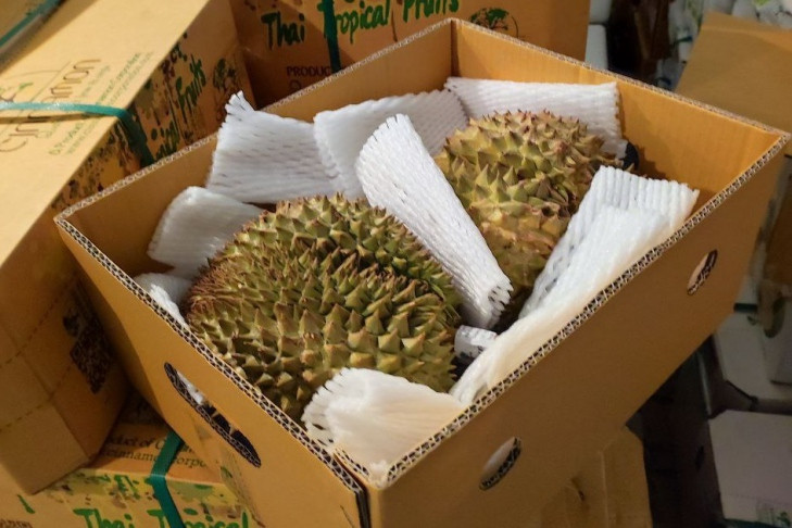 Более 20 тонн тайских фруктов ввезли в Новосибирск