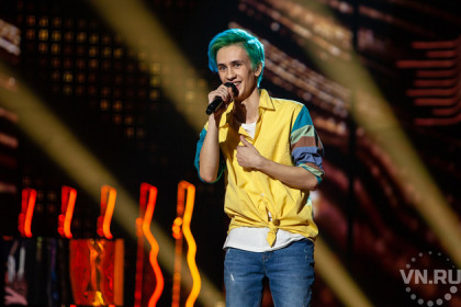 Баста дал шанс новосибирцу с синими волосами на шоу «Песни»