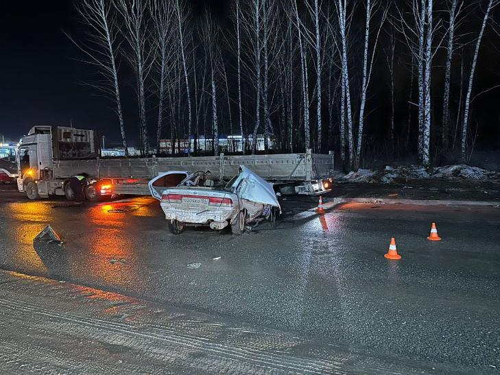 Три женщины-пассажирки пострадали в ДТП с КамАЗом в Новосибирске
