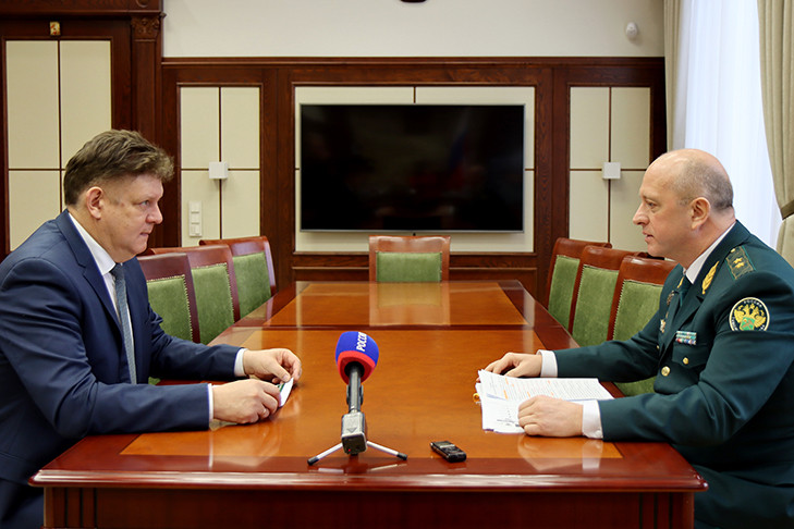 Итоги работы сибирских таможен – тема встречи Анатолия Серышева и Александра Ястребова