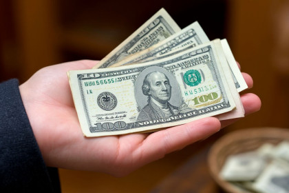 Четверть миллиона потерял в туалете житель Новосибирска