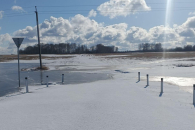 Таяние снега спровоцировало подтопление на трассе в Новосибирской области