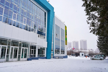 Единороссы проконтролировали готовность бассейна СКА в Новосибирске