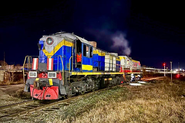 Дизельный тепловоз вспыхнул вблизи платформы Койниха под Новосибирском