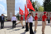 Трем лучшим школам вручены копии Знамён Победы