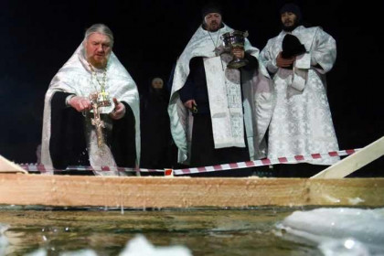 Ученые НГТУ рассказали о свойствах святой воды на Крещение