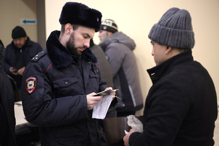 Указом Путина воспользовались 29 мигрантов в Новосибирске