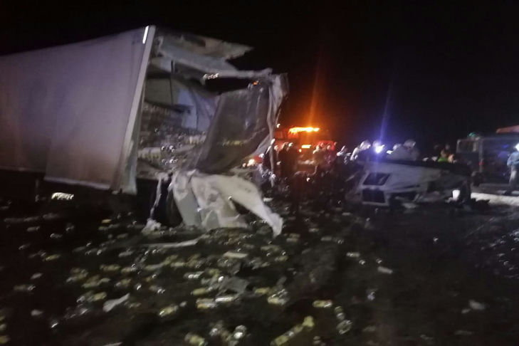 Водитель Mersedes погиб под фурой на трассе Новосибирск — Омск