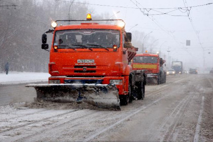 Дорожные службы приводят в порядок трассы области после снегопада