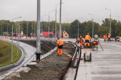Травников и глава Росавтодора обсудили темпы строительства Восточного обхода