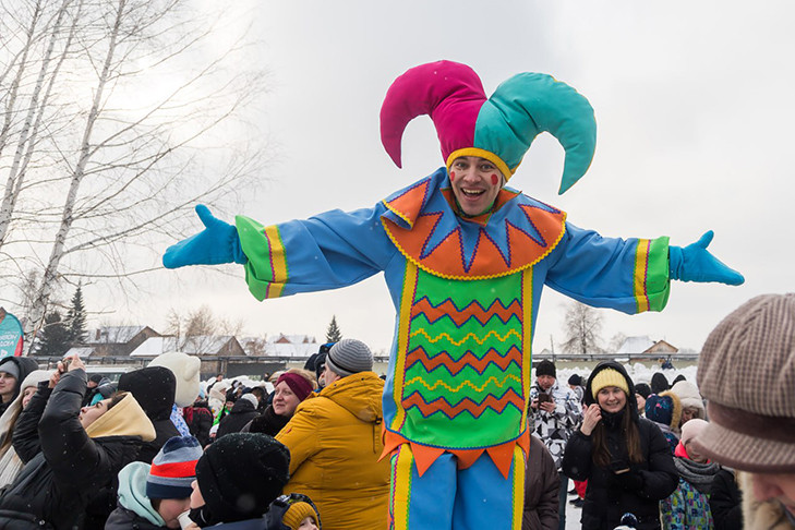 Проводили зиму горячо