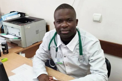 Терапевт Эндрю Мвула из Замбии стал любимцем новосибирских пациентов