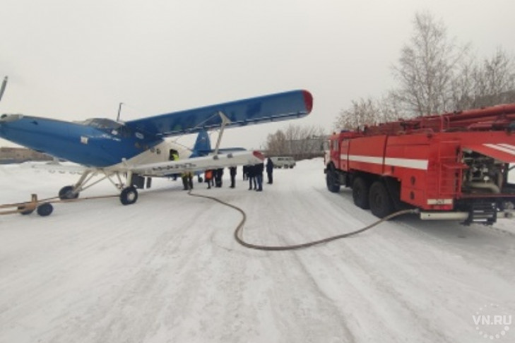 Новосибирские авиаконструкторы провели испытание самолета ТВС-2МС с водосливным устройством 