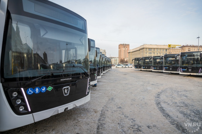 Андрей Травников передал мэрии Новосибирска 20 новых автобусов 