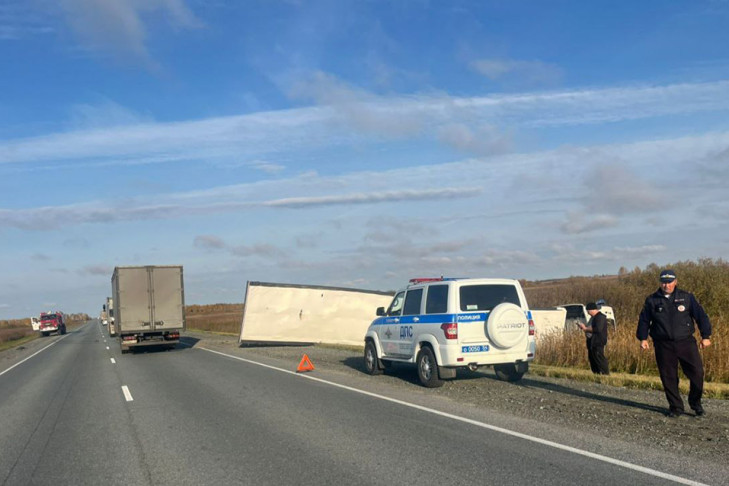 Авария с двумя грузовиками унесла жизнь автомобилиста в Барабинском районе