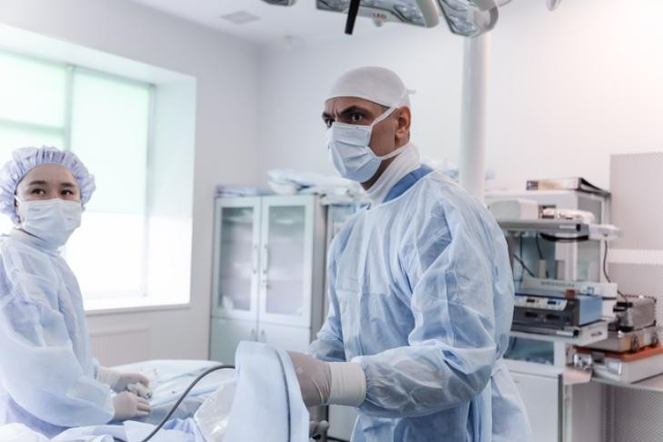 Новосибирские врачи спасли героя СВО с обездвиженной рукой