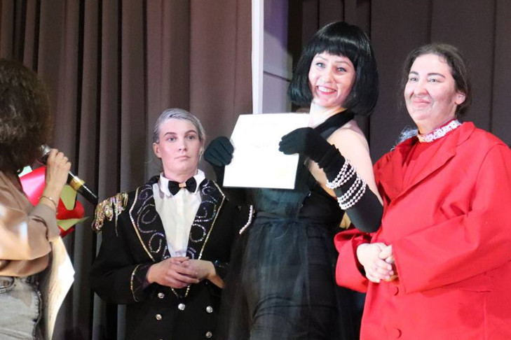 В Новосибирске Люся Чеботина из женской колонии победила в шоу двойников
