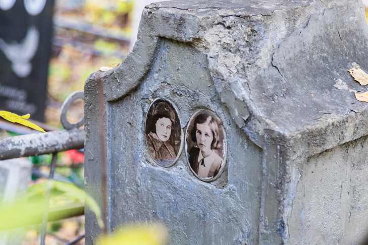 Две девушки в одной могиле: самые необычные захоронения Заельцовского кладбища