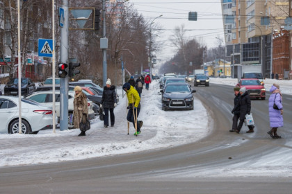 Жительница Новосибирска упала и разбила голову на улице Тюленина
