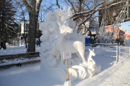 Семья монгольских оленей стала лучшей на Фестивале снежных скульптур 