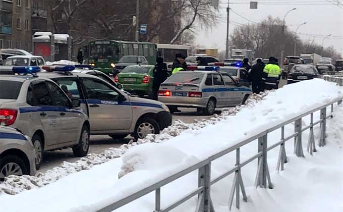 На бесчинства водителя Infiniti сбежались пять экипажей полиции