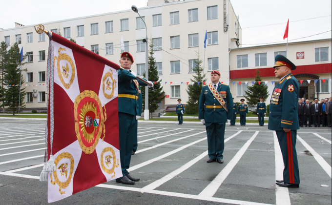 Статс-секретарь Росгвардии вручил знамя институту им. Яковлева