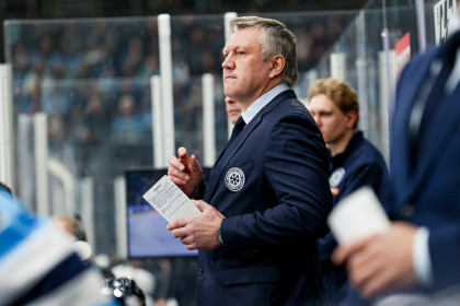 Тренер «Сибири» Вячеслав Буцаев предложил выпить водки после 10 поражений