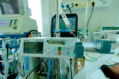 Новосибирские больницы начали получать новое оборудование для борьбы с коронавирусом
