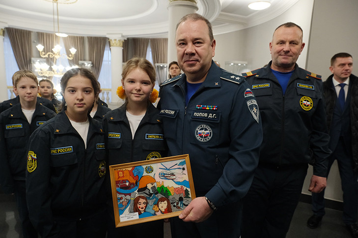 Новосибирские спасатели получили на 35-летие МЧС новые машины и уникальную выставку