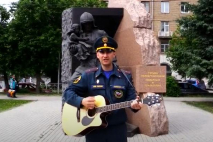 Талантливый спасатель из Новосибирска выпустил клип про пожарную охрану