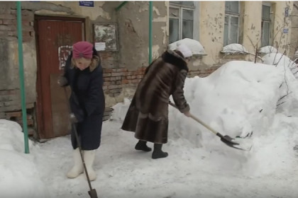 Десятки бараков заливает водой в Новосибирске