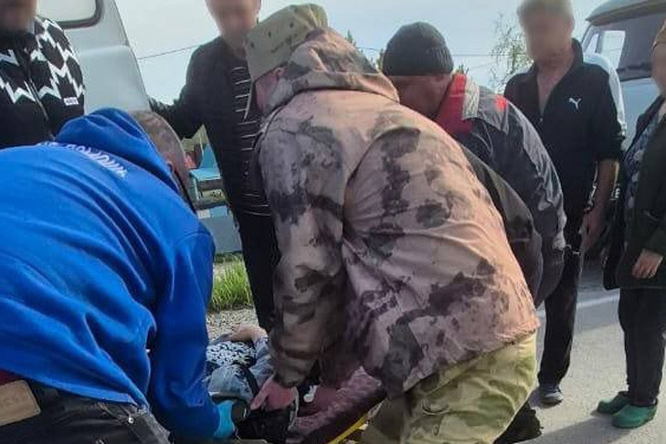 Врач в погонах: Росгвардеец спас жизни пострадавшим в ДТП под Новосибирском