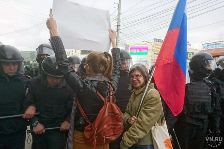 500 протестующих прошли шествием по Новосибирску