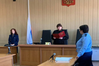 Экс-полицейский упал в обморок после приговора за убийство в Усть-Тарке