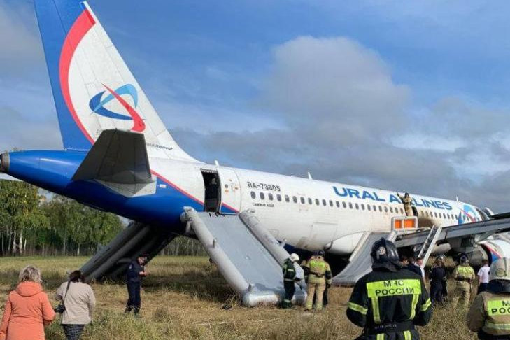 Минздрав сообщил о состоянии пяти пострадавших при посадке самолета под Новосибирском