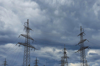 Без электричества остались 12 поселков под Новосибирском после мощной грозы