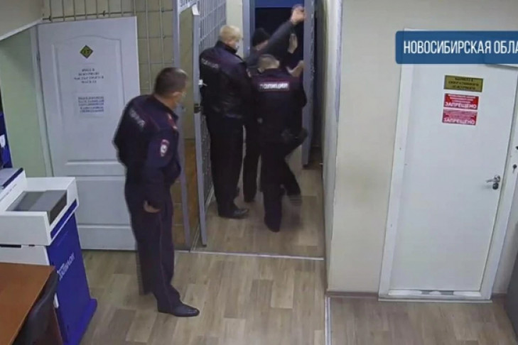 Дебошир в Толмачево набросился на полицейских с нецензурной бранью – ему грозит 10 лет тюрьмы 