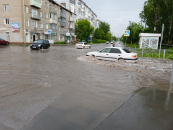 Госавтоинспекторы Новосибирской области напоминают о правилах безопасности на дороге во время дождя