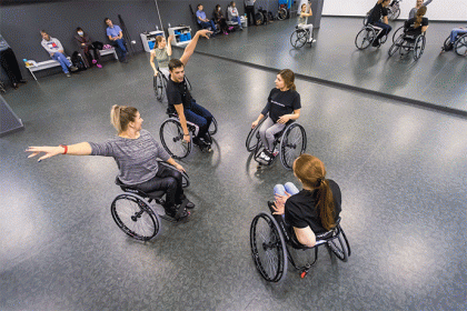 Румба на колясках: люди с инвалидностью учатся бальным танцам в Новосибирске